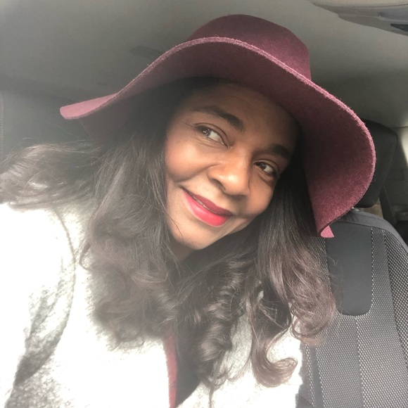 Essentials Host Picks - Picture 5 of 6